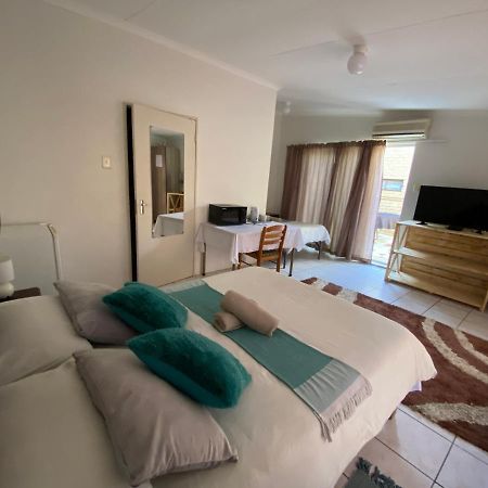 El-Kole Bed And Breakfast Цумеб Екстериор снимка